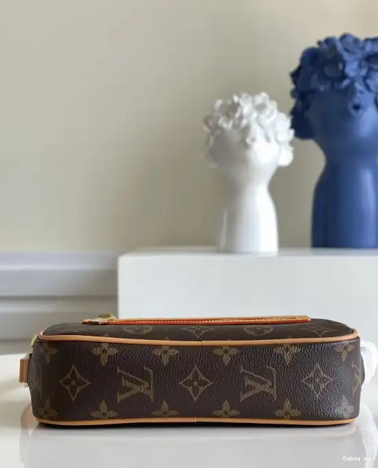 LOUIS CITE VUITTON 0524